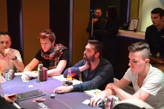 Cubukcu, Brandejs, Benso en Duimen | 2015/03 - Rotterdam Poker Series - 1.000 eu Main Event 